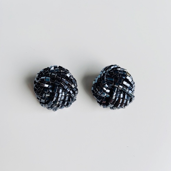 🛍️Bundle sale! Vintage seed bead clip earrings - Picture 1 of 6